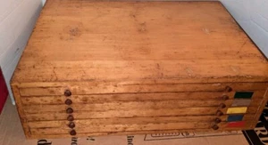 Autentico Armadio Geometrico Montessori in Legno Duro con 34 Inserti e Cornici Geometriche - Foto 1 di 9