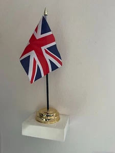 UNION JACK United Kingdom TABLE FLAG with Flat One hole golden base 15cm x 10cm - Foto 1 di 1