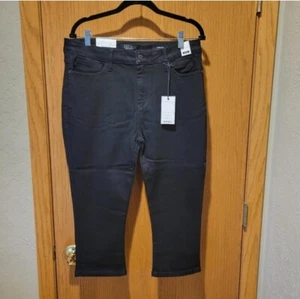 JUDY BLUE Size 22W Black Stretch Denim Capris NEW WITH TAGS - Picture 1 of 2