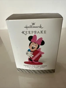 Hallmark Ornament Year of Disney Magic #7 Valentine's Day Sweets Minnie Mouse K8 - Picture 1 of 5