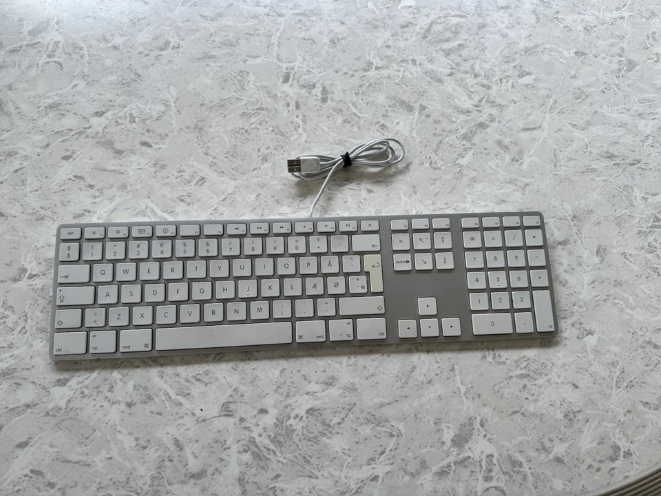 Apple Keyboard con tastierino numerico (USB) - Immagine 1 di 3
