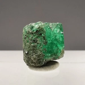 1.875ct Emerald / Muzo, Colombia / Rough Crystal Gemstone Specimen - Picture 1 of 11