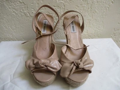 Alpargatas Steve Madden bronceadas plataforma cuñas con correa para el tobillo talla 8,5 aspecto charol Foto 1 de 4