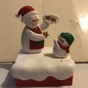 Hallmark 2018 Snow Many Memories Music & Motion Time For Cookies Snowmen Animate - Picture 1 of 5