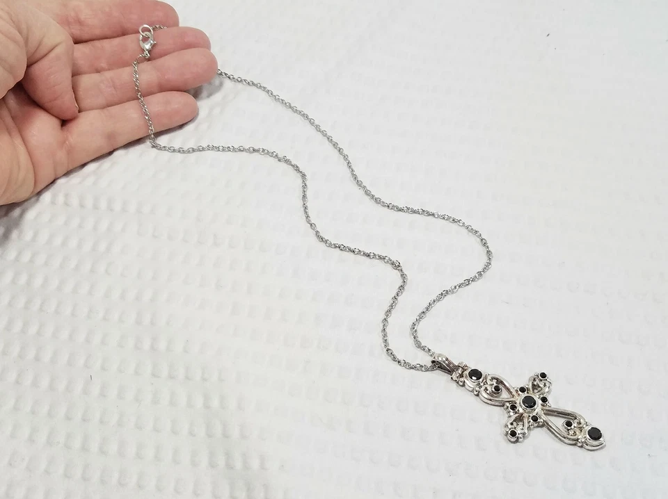 BEST Brand Silver Plate And Inlaid Onyx Cross Pendant and Necklace — 第 1/4 张图片