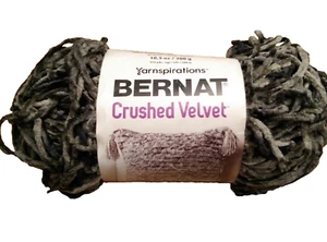 Hilo de terciopelo triturado Yarnspirations Bernat gris profundo voluminoso 315 yardas 300 g - Imagen 1 de 5