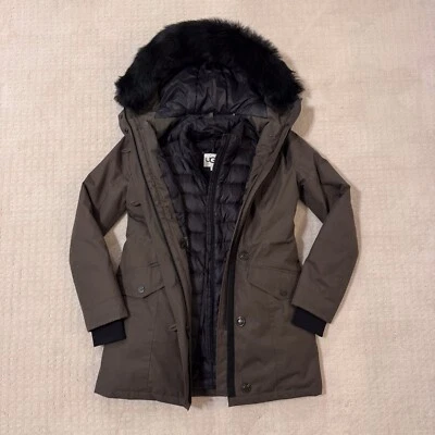 UGG Parka Adirondack Marrón Oliva con Chaleco Abombado Inserto Talla XS Abrigo de Invierno Foto 1 de 4