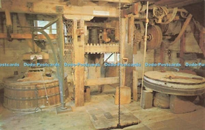 R681529 I. W. Calbourne Mill. Die Schleifsteine und Sackhebebühne. W. J. Nigh und - Bild 1 von 4