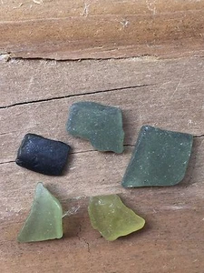 5 STÜCK ALTES ORIGINAL CHESAPEAKE BAY SURF GETROMMELT MEER GLAS GRÜN - Bild 1 von 3