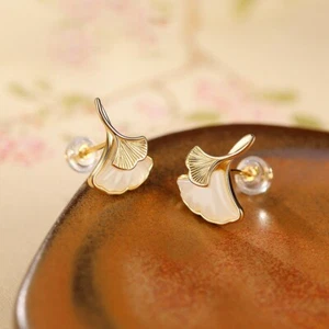 K02 Orecchini In Giada Chiara Foglia Di Ginkgo Argento Sterling Placcato Oro 925 - Foto 1 di 6