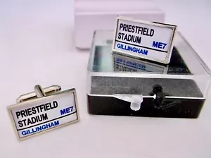 GILLINGHAM STADIUM ROAD BADGE STREET SIGN MENS CUFFLINKS CUFF LINKS GIFT - Picture 1 of 2