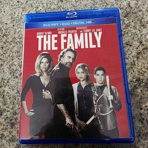 The Family (Blu-ray + DVD, 2013) Robert De Niro, Michelle Pfeiffer Free Shipping - Picture 1 of 5