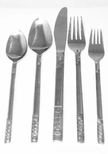 WEAVE OXFORD HALL 5 Piece Place Setting NEW NEVER USED - Picture 1 of 9