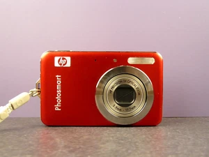HP Photosmart R742 7MP Digital Camera (Red) – Excellent Condition - Picture 1 of 16