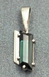 Womens 9ct White Gold Teal Blue Sapphire PENDANT Fine Vintage Jewellery - Picture 1 of 9