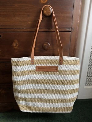 SET DE BOLSO DE HOMBRO DE SEGUNDA MANO TREINTA Y UNO ALREDEDOR DE LA CIUDAD CORREA A RAYAS BLANCAS Foto 1 de 4