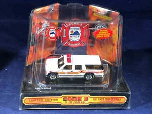 CODIGO 3 CAMIÓN DE BOMBEROS FUNDIDO A PRESIÓN O-25 - ESCALA 1:64 - BATALLÓN 3 RICHMOND DEPARTAMENTO DE FUEGO - Imagen 1 de 6