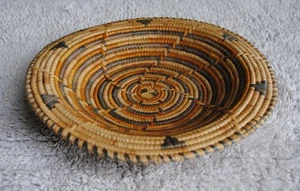 Bandeja de cesta enrollada Yupik Scammon Bay de colección bandeja para inuit gris dorado 9,5" - Imagen 1 de 6
