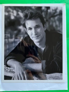 Noah Wyle , original talent agency headshot photo w/Resume - Picture 1 of 2