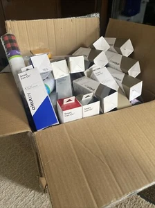 Riesiges 60-teiliges Set Cricut Vinyl, gemischte Farben, abnehmbar, permanent, zum Aufbügeln - Bild 1 von 6