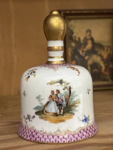 Antigua campana de cena de porcelana Hndptd Dresden - pareja de cortejo - Helena Wolfsoh - Imagen 1 de 6