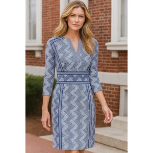 J. McLaughlin Lola Catalina Knit Dress Women’s Size M Knee Length V-Neck Classic - Picture 1 of 7