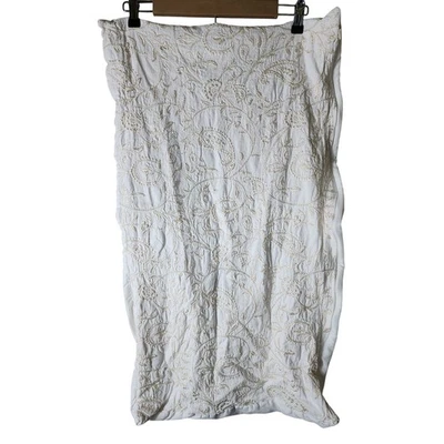 Juego de fundas de almohada ligeras florales bordadas en oro blanco CROSCILL HOME/2 Foto 1 de 4