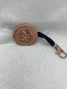 Schlüsselanhänger schwarze Orchidee roségoldfarben geformte Blume Comic Handtasche Clip Geschenk - Bild 1 von 3