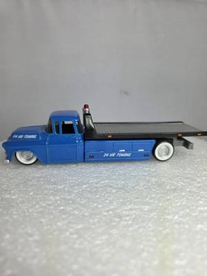 Maisto 1957 Chevrolet Elite Transport Flatbed/Car Hauler Diecast 1:64 Scale - Image 1 of 4