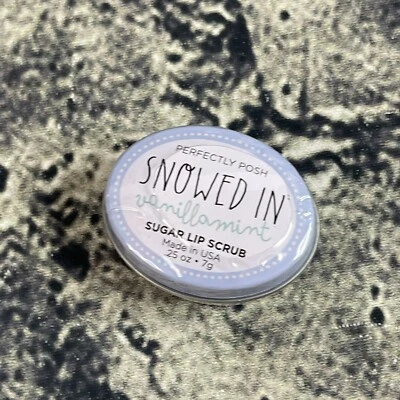 Perfectly Posh "Snowed In" Sugar Lip Scrub Vanillamint - Image 1 of 4