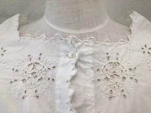 Antica camicia blusa francese ricamata a mano camicia cotone 1910 abbottonata - Foto 1 di 10