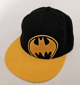 Batman Hat Cap Fitted Mens Small Medium Black S/M Yellow DC Comics - Picture 1 of 7