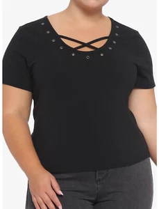 BNWT Hot Topic Plus Size 3 (22/24) Black Strappy Grommet Trim Crop T-Shirt - Picture 1 of 7