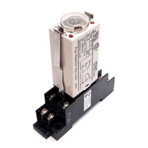Fuji Electric ST7P-2 Timer Relay, Power: 120VAC, Range: 0-5sec, 240VAC 3A - Picture 1 of 4