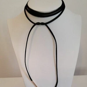 Leder Halsband mit Metallspitzen Detail - Bild 1 von 3