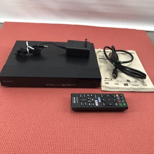 Sony Blu-Ray 3D Lettore Disco/DVD (BDP-S6500) con Telecomando, Adattatore di Alimentazione, Cavo HDMI - Foto 1 di 11