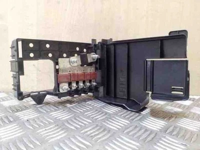 Scatola fusibili Opel Astra J GTC 13302305 1.6 benzina 132kw 2011 26110667 - Immagine 1 di 4