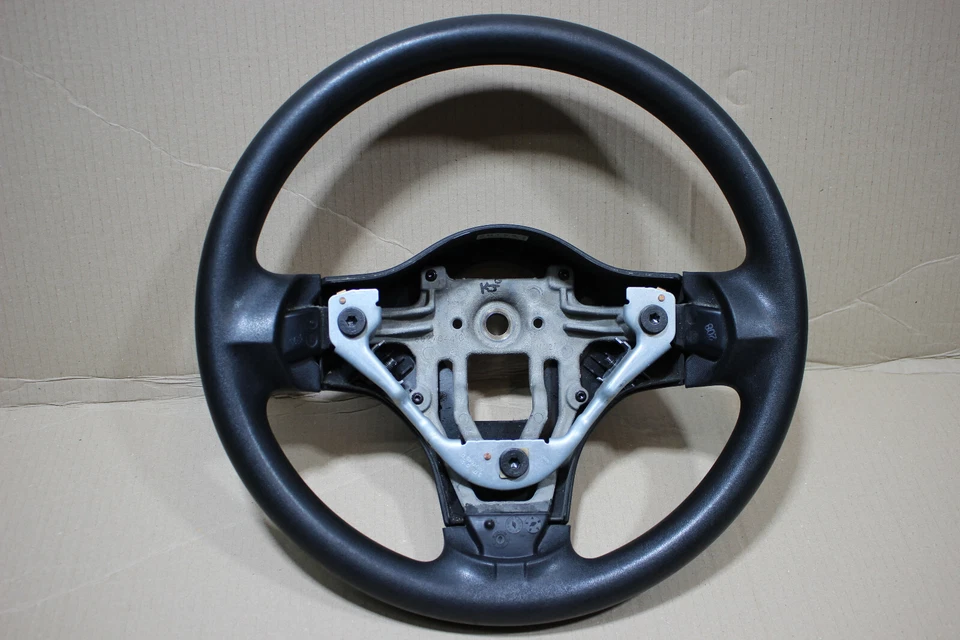 Lenkrad MR977310 / MR955201 / MZ313102 / MZ313104 Mitsubishi Colt Z34A Bj,06 - Bild 1 von 4