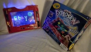 Crayola Color Explosion Glow Board With 3 Markers & Box - Foto 1 di 12