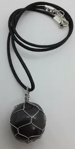 COLLAR CORDÓN NEGRO COLGANTE ENVUELTO EN ALAMBRE 20" PIEDRAS PRECIOSAS HUNGITA 20 X 20mm - Imagen 1 de 4