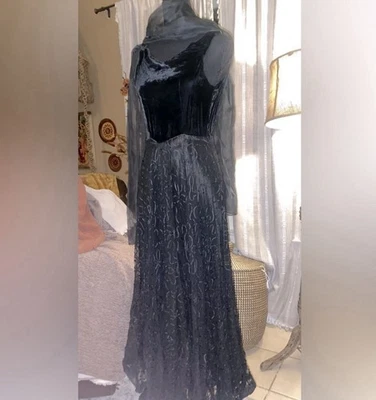 1940’s Vintage Velvet and Sheer Organza Dress Sz XXS - Image 1 of 4