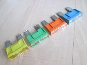 Lot of (4) OEM Blade Fuse APX Maxi Fuse 20A 30A 40A 60A #M145AB - Bild 1 von 10