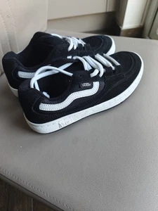 Vans Trainers Unisex UK SIze 5.5 Junior - Picture 1 of 5