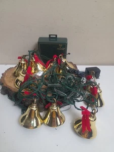 Campana e canti vintage Mr Christmas Bells of Christmas musical in ottone illuminato. - Foto 1 di 7