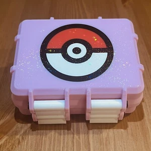 Pokemon Kartenhalter, Box, Hülle; Glitzer Cover/Finish, fasst rund 100 Karten  - Bild 1 von 6