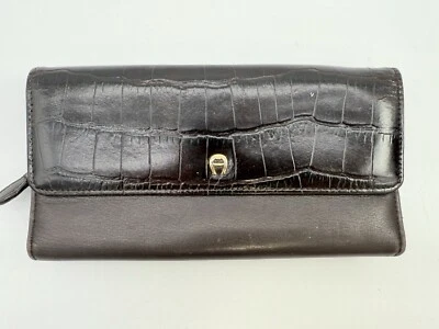 Cartera grande plegable de cuero marrón rojizo Etienne Aigner para mujer almacenamiento adicional Foto 1 de 4