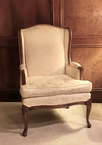 VINTAGE QUEEN ANNE ARM CHAIR Cover
