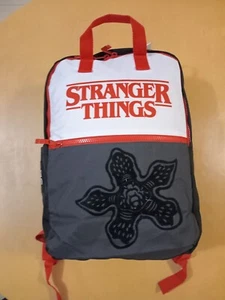 M&S Stranger Things Rucksack Schulranzen Gr. Large wasserabweisend neu mit Etikett - Bild 1 von 5