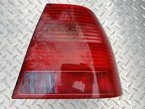 99 00 01 02 03 VOLKWAGEN JETTA SEDAN TRUNK REAR TAIL LIGHT PASSENGER RIGHT OEM - Foto 1 di 3