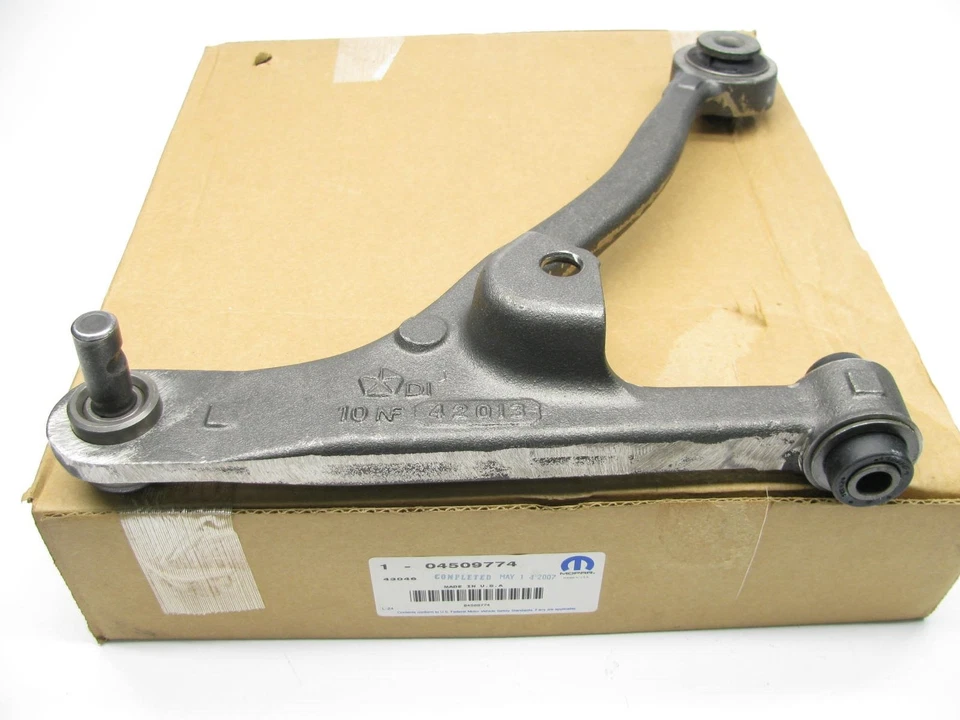NUEVO - OEM 4509774 Brazo de control de suspensión inferior delantero derecho para 97-99 Dodge Neon Foto 1 de 4